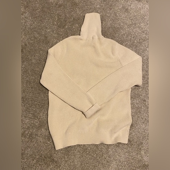 H&M Women’s Turtleneck - Picture 2 of 2